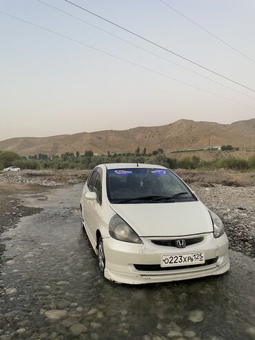 срочно продаю спринтер пассажирский: Honda Fit: 2002 г., 0.3 - engine capacity л, Вариатор, Бензин