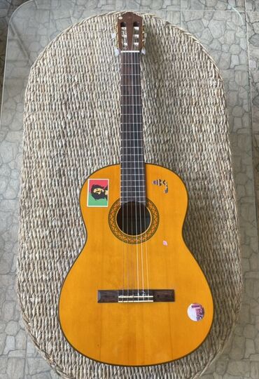 цепь золотая: Классическая Гитара - Бренд: Yamaha - Модель: C70 - Тип: Классическая