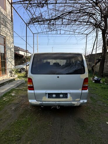 Mercedes-Benz: Satılır ılı:2000 mator 2.2 sdi mexanika karopka yer sayi 5+1 senedle — 9