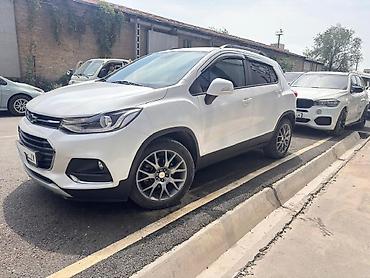 трекер авто: Chevrolet Trax: 2021 г., 1.4 л, Автомат, Бензин, Кроссовер — 1