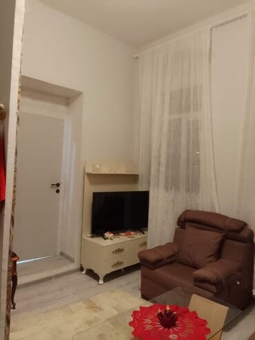 Kirayə mənzillər: Ev yiyəsi özüməm. Çox prestijni yerdə 28 may m yanı,Heydər Əliyev