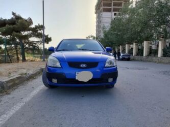 bentley azure 6.8 twin turbo: Kia Rio: 1.4 l | 2008 il Sedan