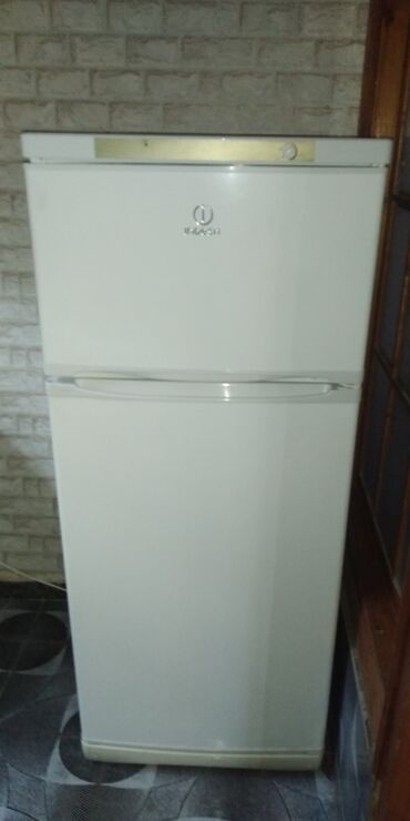Mətbəx kombaynları və doğrayıcıları: İşlənmiş 2 qapılı Indesit Soyuducu Satılır, rəng - Ağ