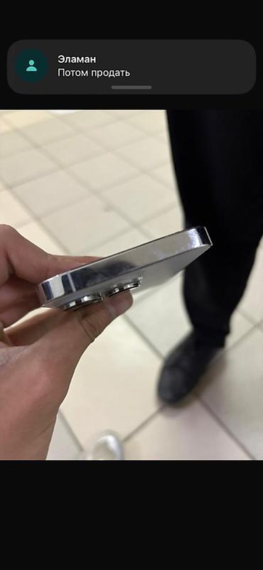 Смартфон с плоскими гранями и металлической рамкой, белая задняя at lalafo.kg Смартфон с плоскими гранями и металлической рамкой, белая задняя