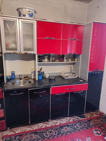 Мебель: Кухонный гарнитур, Шкаф, цвет - Красный, Б/у
