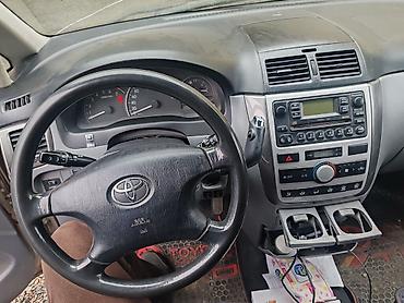 byd e2 2024: Toyota Avensis Verso: 2003 г., 2 л, Автомат, Бензин, Минивэн — 10