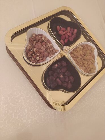 Tort və şiriniyyat qabları: Tort və şiriniyyat qabı, rəng - Qızılı