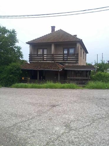 prodaja kuca valjevo: Porodična kuća 1/1 u Starom selu, na glavnom putu. Stambena površina — 10