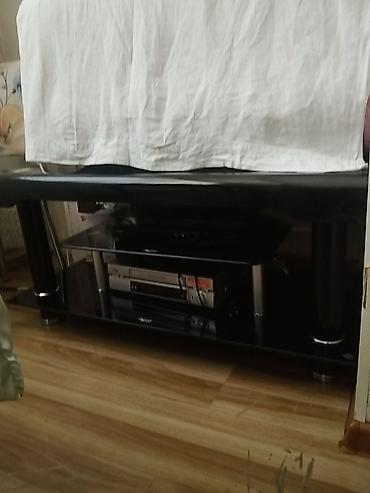 ev mebel: Qara şüşə TV stendi - Material: parlaq qara temperli şüşə rəflər və — 3