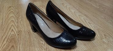 crne cizme na stiklu: Salonke, 38