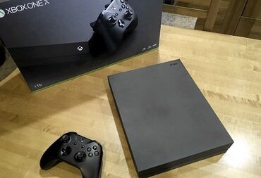 детские приставки xbox one: Продаю X Box One X . 1tb. В комплекте 1 джойстик, коробка, шнуры. На