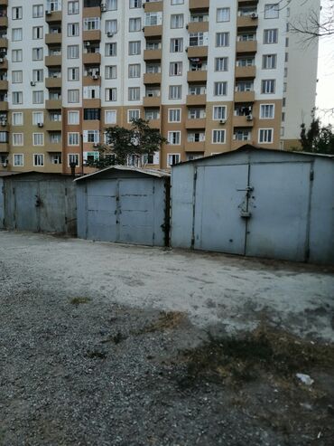 Qaraj satılır: Sumqayıt 10 mkr. Qaraj satilir hündürlüyü 2.10 Eni 4 metr uzunluğu 6 — 3