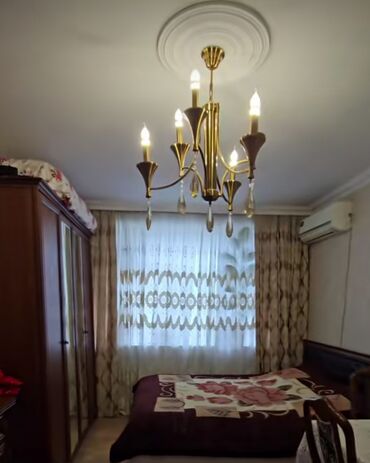 Kirayə mənzillər: Kirayə verilən bu mənzil Xırdalan Sultan şadlıq sarayınin yanında 1