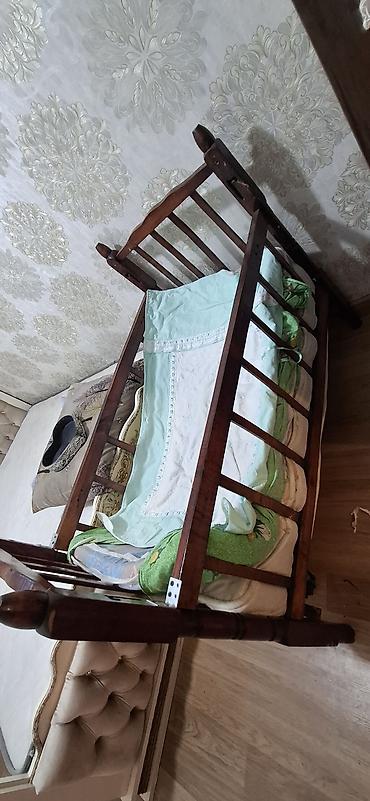 2ci el taxtlar: Taxta beşik - Material: bərk taxta, klassik əl işləməli dayaqlar və — 1