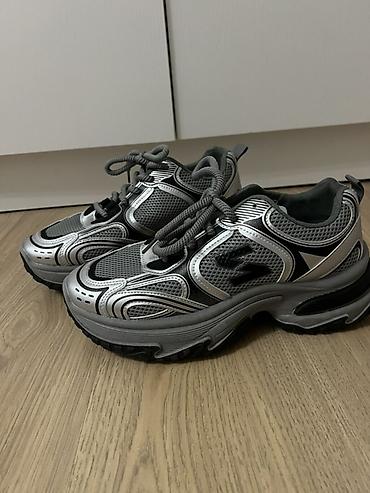 nike 39: Кроссовки (серебристо‑серые)
40 размер!
Недавно покупали, не подошли — 3