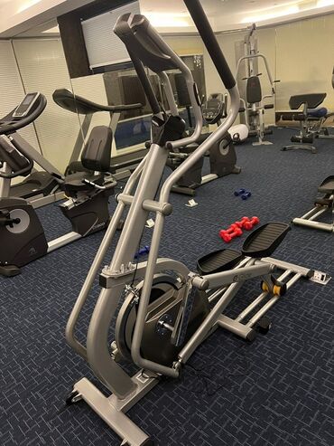 Digər trenajorlar: Peşəkar ev-fitnes avadanlıqları dəsti - Elliptik trenajor: E‑Glide — 12