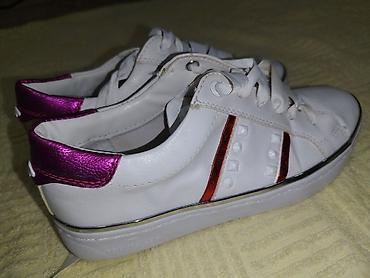 adidas sandale: Bele ženske patike sa platformom i ukrasnim detaljima - Model: niske — 1