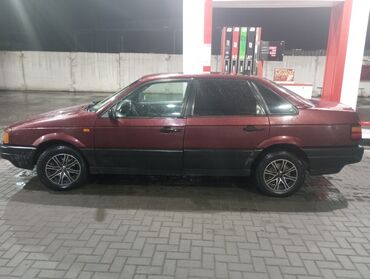 Volkswagen: Volkswagen Passat: 1993 г., 1.8 л, Механика, Бензин, Седан