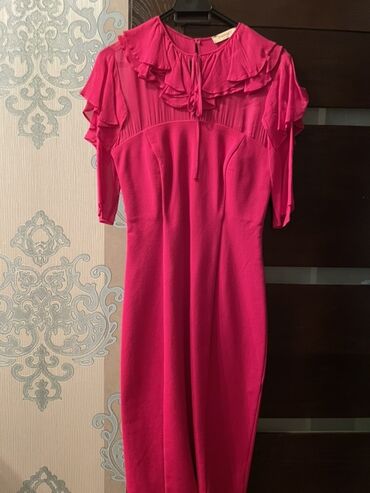 Ev geyimləri, pijamalar: Ziyafət donu, Midi, Twinset, M (EU 38)