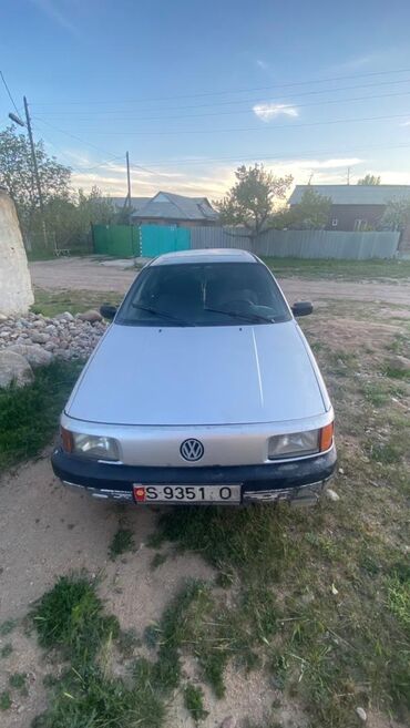 Volkswagen: Volkswagen Passat: 1990 г., 1.8 л, Механика, Бензин, Седан