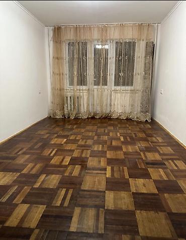 жалюзи для офиса: 3 комнаты, 58 м², 10 мкр 104 серия, 2 этаж, Косметический ремонт — 1