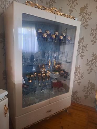 Şüşəli dolab vitrini, Yeni