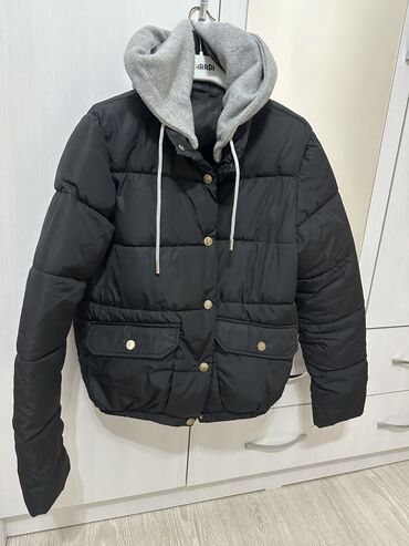 теплый пуховик на зиму: Куртка L (EU 40), цвет - Черный