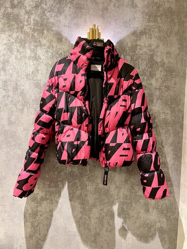 repetitor az: Женская куртка Bershka, S (EU 36), M (EU 38), цвет - Розовый