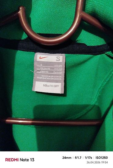 nike tech: Futbolka. orjinal maldı xaricdən alınıb.Demek olarki təzədir — 2