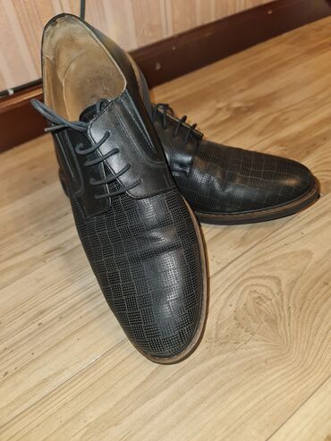 кожаный туфли: Туфли кожаннаые мужские. 42 размер покупали в Дубаи. в отличном