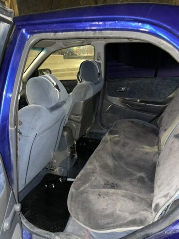 Mazda: Mazda 323: 1999 г., 1.6 л, Механика, Бензин, Седан at lalafo.kg — 9 Mazda: Mazda 323: 1999 г., 1.6 л, Механика, Бензин, Седан — 9