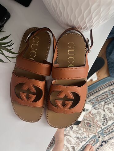 браслет серебряный для детей: Эркектердин сандалийи, 45, Gucci, Колдонулган, түсү - Күрөң, Өзү алып кетүү