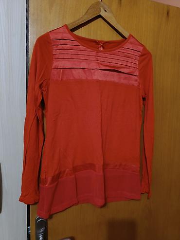pull: Crvena bluza 500, veličina S/M, beli kardigan 500 din — 1