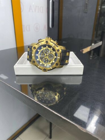 Классические часы: Мужские наручные часы Invicta - Корпус массивный, золотистого цвета с