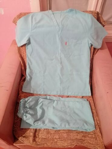 Tibbi geyim: Salam aleykum Kişi ve Qadin ücün az geyinilmiş tibbi xalatlar satiram -da lalafo.az — 30 Tibbi geyim: Salam aleykum Kişi ve Qadin ücün az geyinilmiş tibbi xalatlar satiram — 30