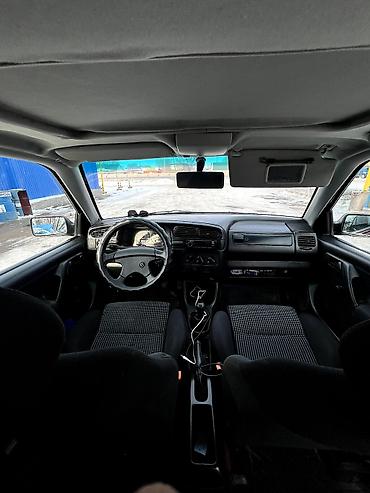 Volkswagen: Volkswagen Vento: 1993 г., 1.8 л, Механика, Бензин, Седан — 10