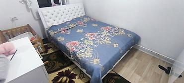 комтер: Двуспальная кровать, Б/у, С мягким изголовьем, длина - 200 см — 1