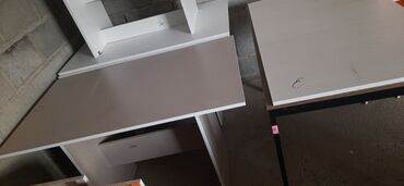 Кухонные столы: Кухонный стол, Новый, Угловой, Нераскладной — 10