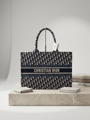 Çantalar: Məhsul: Christian Dior Book Tote çanta - Model: Book Tote, “CHRISTIAN — 1