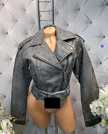 ck: Fa, Ženska kraća biker jakna sa kaišem - Model: kraći kroj do struka — 1