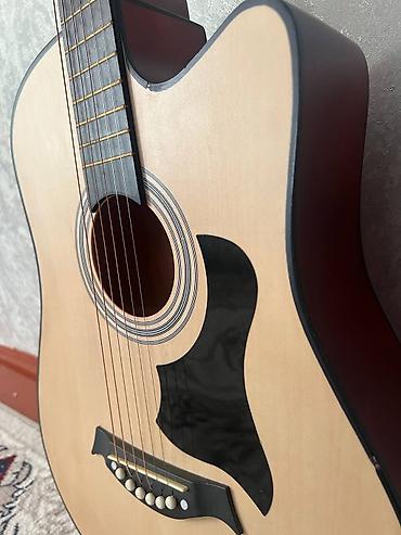 Гитары: Акустическая гитара с комплектом аксессуаров. Особенности: - — 10