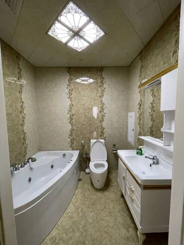 Uzunmüddətli kirayə mənzillər: Mənzil kirayə verilir. 17.10 mərtəbə 155 kv 4 otaq. Menzil seherin tam — 8