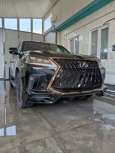 люк машины: Салон Lexus LX 570. В него входят сиденья, элементы приборной панели