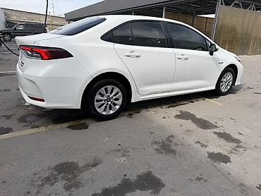гибрид лабо: Toyota Corolla: 2022 г., 1.8 л, Вариатор, Гибрид, Седан — 8