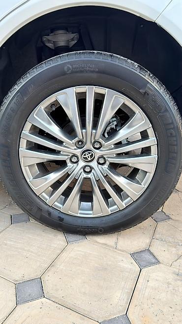 gac aion v: Toyota Venza: 2023 г., 2.5 л, Гибрид, Кроссовер — 2