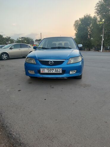 алифарт машина: Синий хэтчбек Mazda Familia, модель 323F, предлагает практичность и