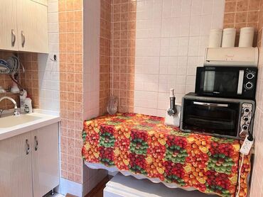 Uzunmüddətli kirayə mənzillər: 20 Yanvar metrosunun yanında,5 mərtəbənin,1-ci mərtəbəsində,2 — 11