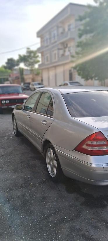 mersedes manitor: Mercedes-Benz 240: 2.6 l | 2001 il Sedan — 5
