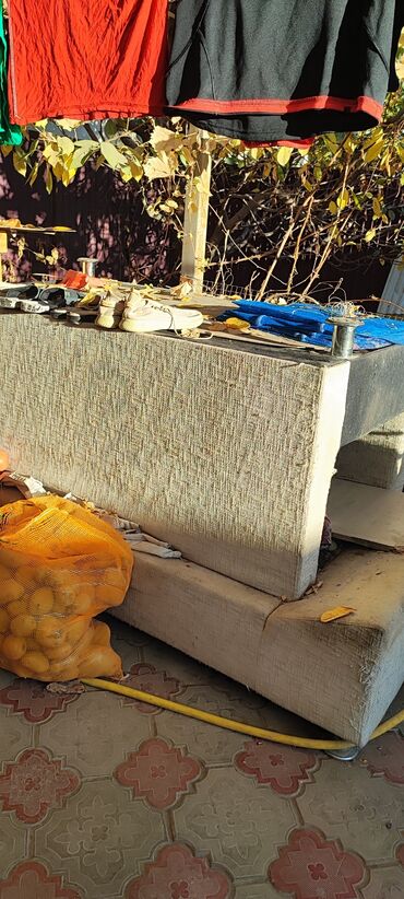 потерянные документы: Отдам даром старый диван