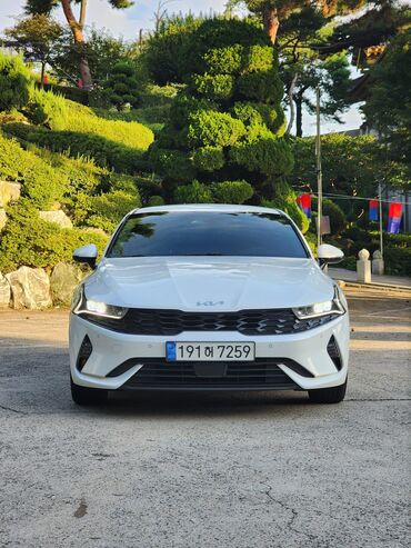 спрей скорая помощь: Kia K5 — стильный белый седан-лифтбек с обновлённой эмблемой Kia